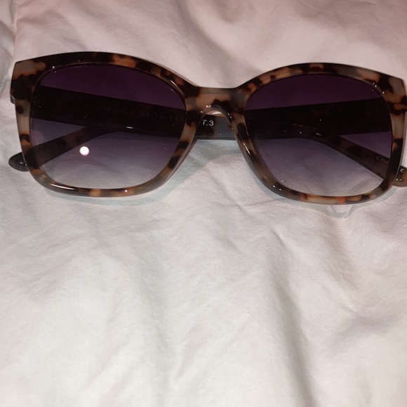 Tortoise shell gold cat eye sunglasses 🕶 - Picture 3 of 6